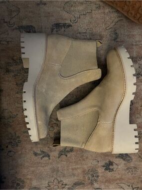 Women's Dolce Vita Helen Wedge Chelsea Boots - Stylish Neutral Ankle Boot